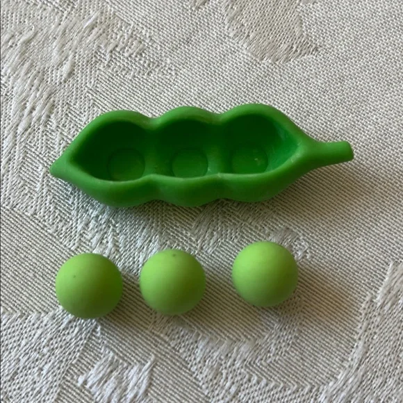 Japan Rubber Collectible Colorful Fruit and Vegetable Eraser Kids Toys Set - Picture 9 of 12